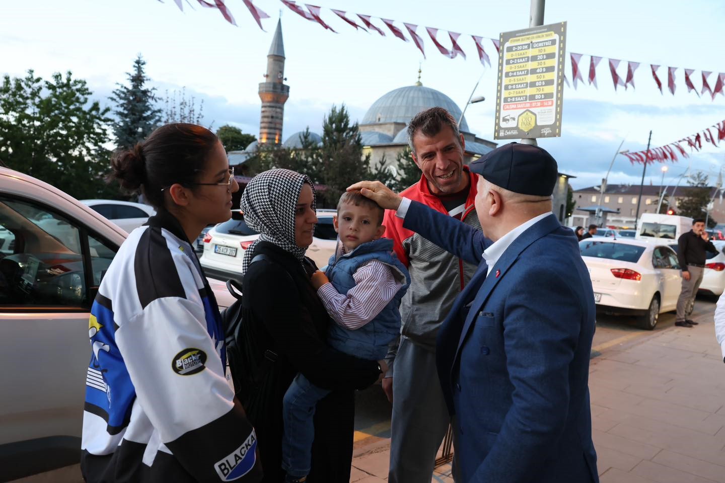 Başkan Sekmen; “Vatandaşlarımızın sıcak sohbetleri paha biçilemez”