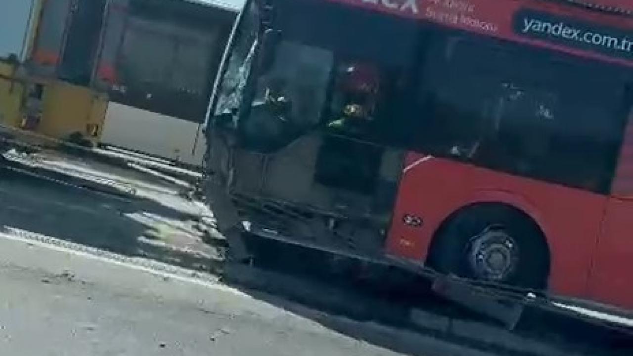 Son Dakika: Haliç Köprüsü’nde metrobüs kazası